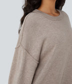 Jersey casual de manga larga con cuello redondo y hombros caídos