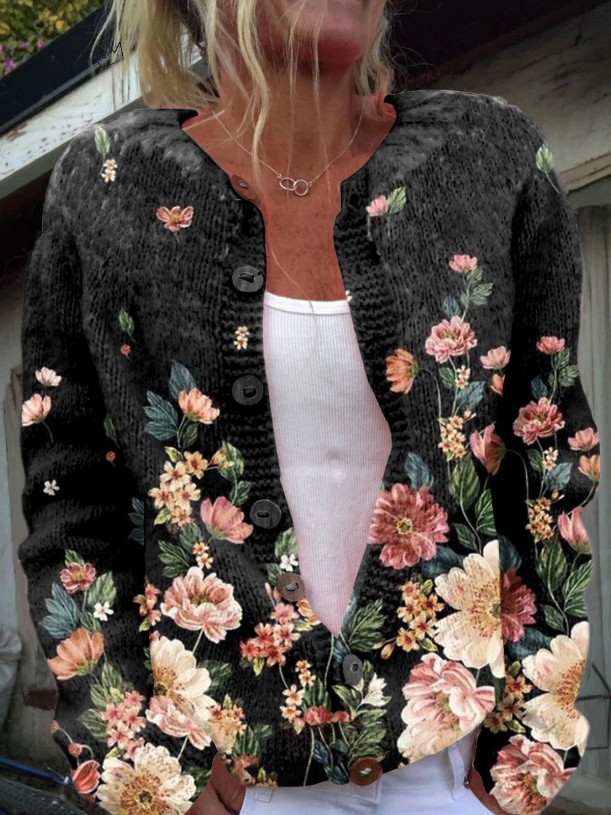 Cárdigan informal abotonado con estampado floral