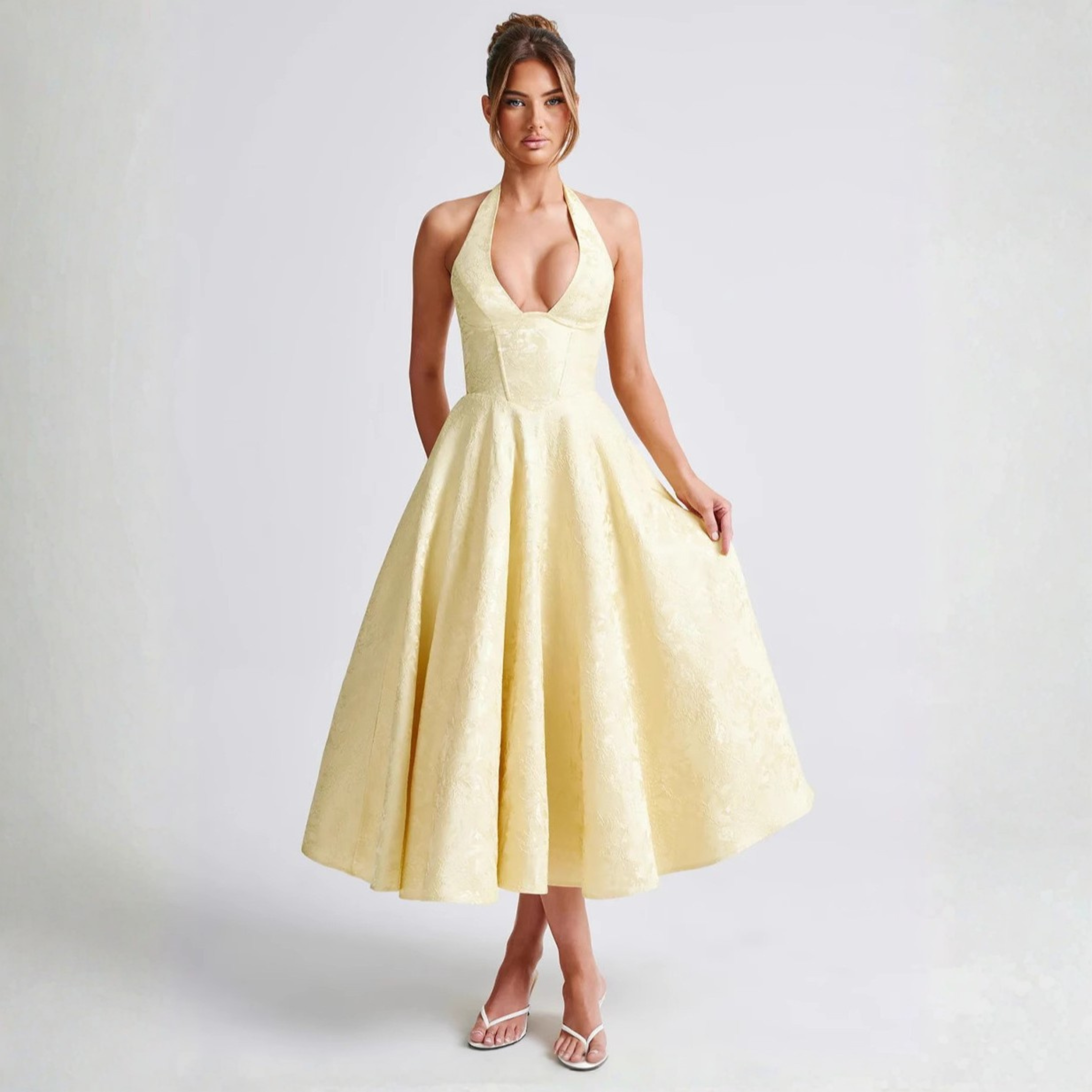 Ziora™ | Vestido maxi con escote pronunciado, sin mangas, espalda abierta y cuello halter en línea A
