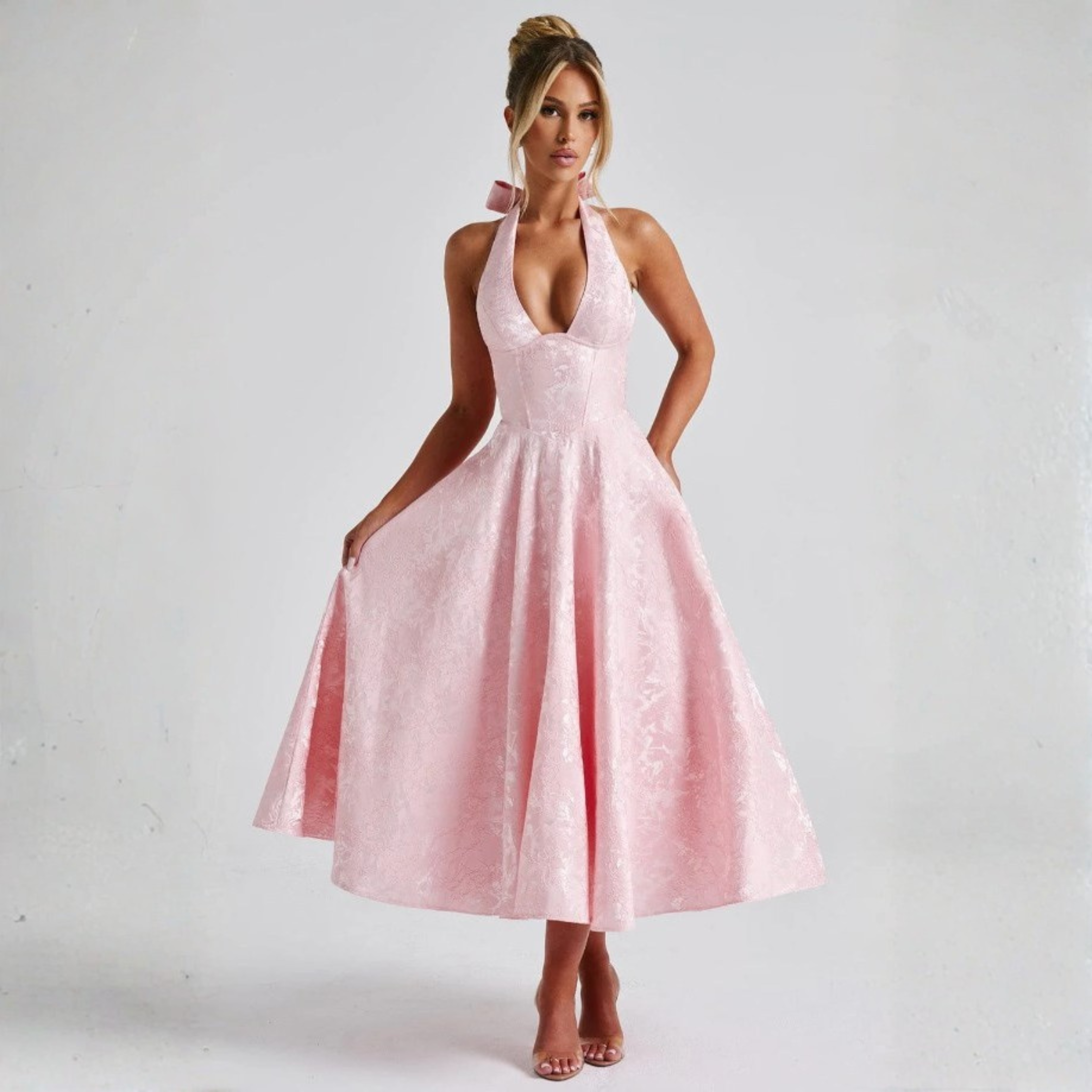 Ziora™ | Vestido maxi con escote pronunciado, sin mangas, espalda abierta y cuello halter en línea A