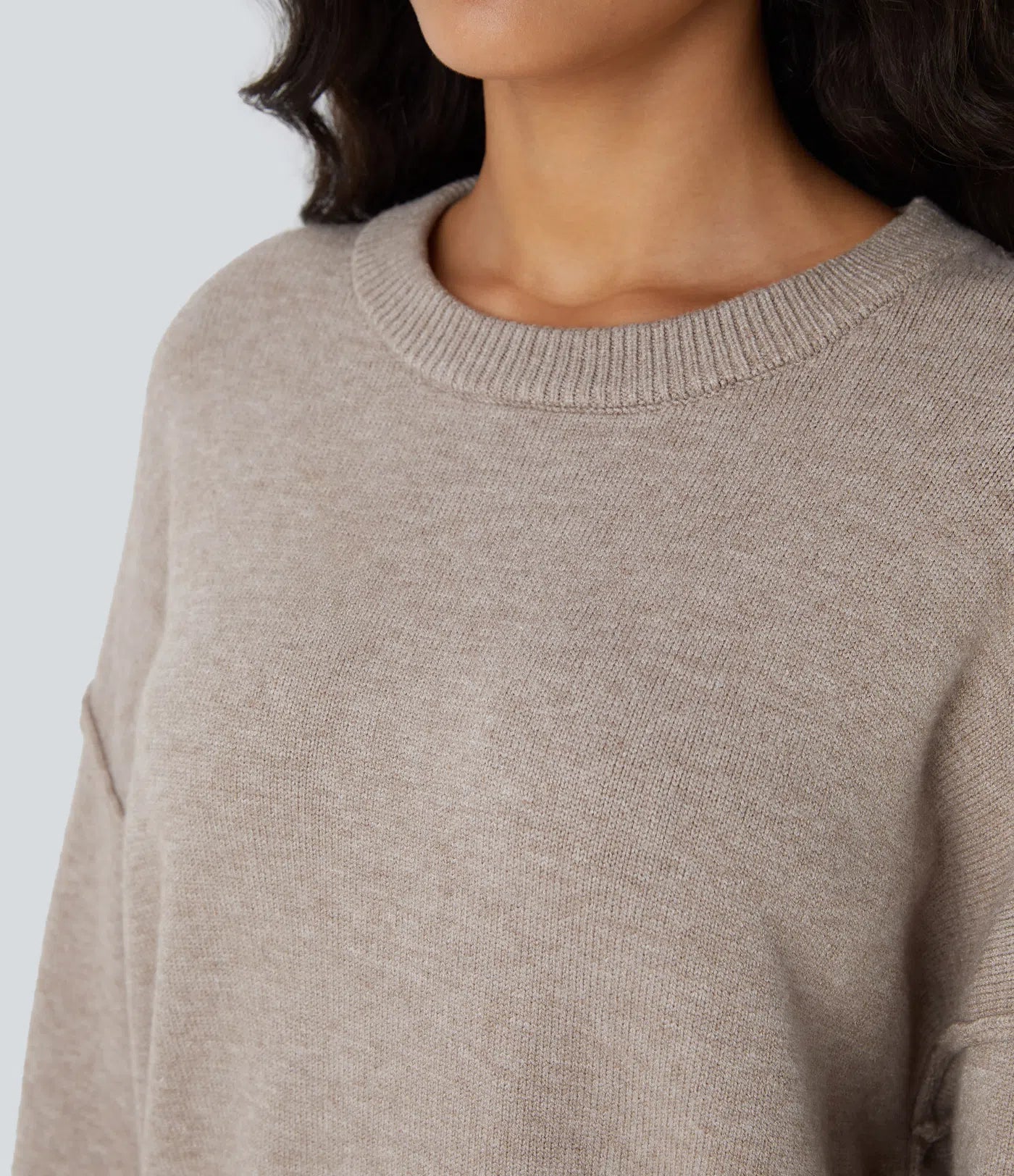 Jersey casual de manga larga con cuello redondo y hombros caídos