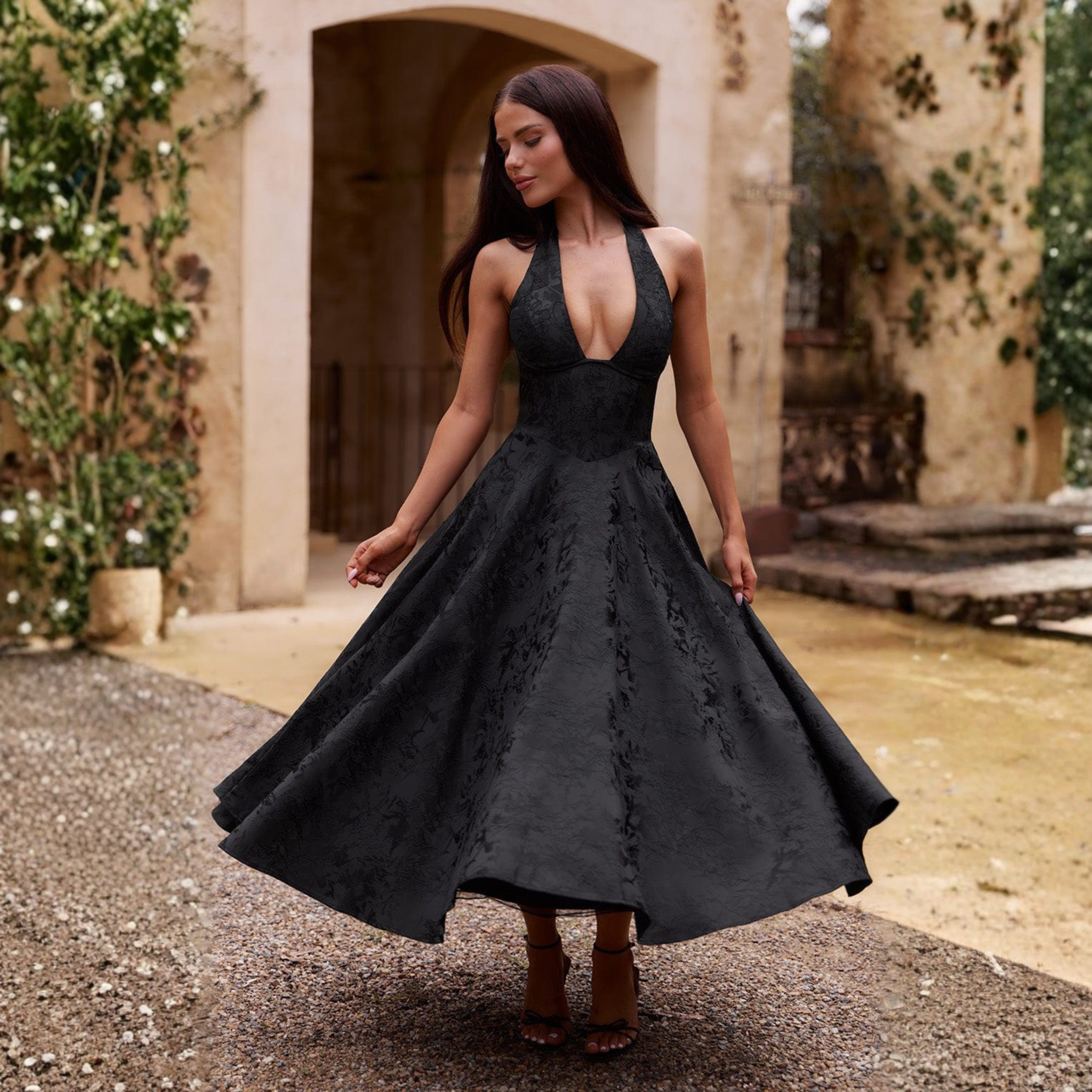 Ziora™ | Vestido maxi con escote pronunciado, sin mangas, espalda abierta y cuello halter en línea A