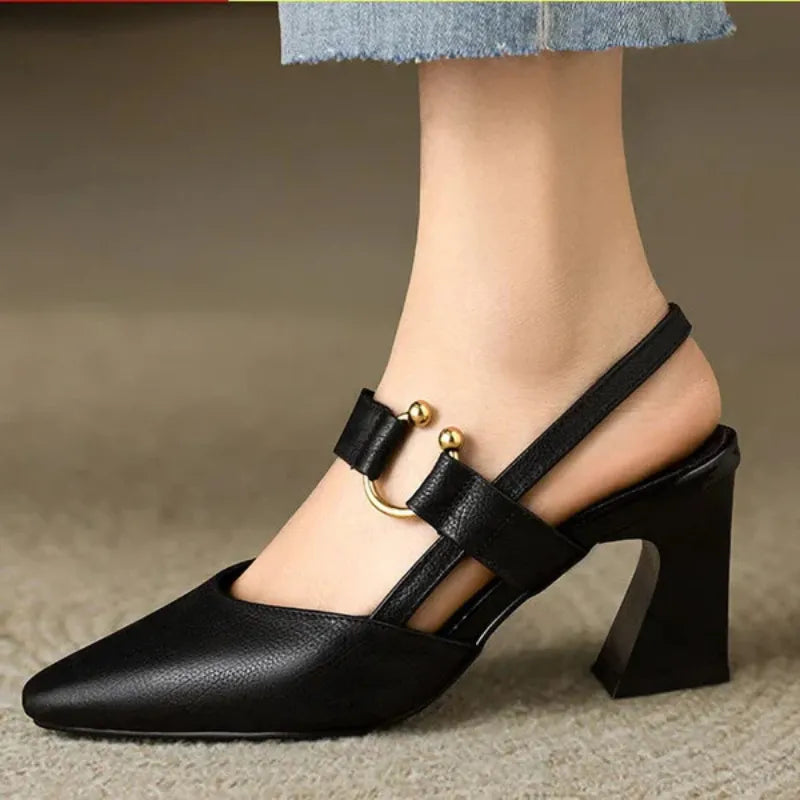 Divina – Zapatos de tacón grueso con pulsera elegante