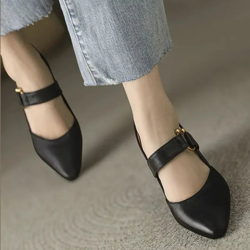 Divina – Zapatos de tacón grueso con pulsera elegante