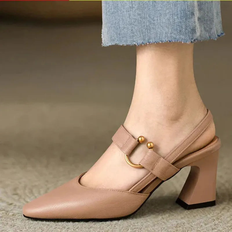 Divina – Zapatos de tacón grueso con pulsera elegante