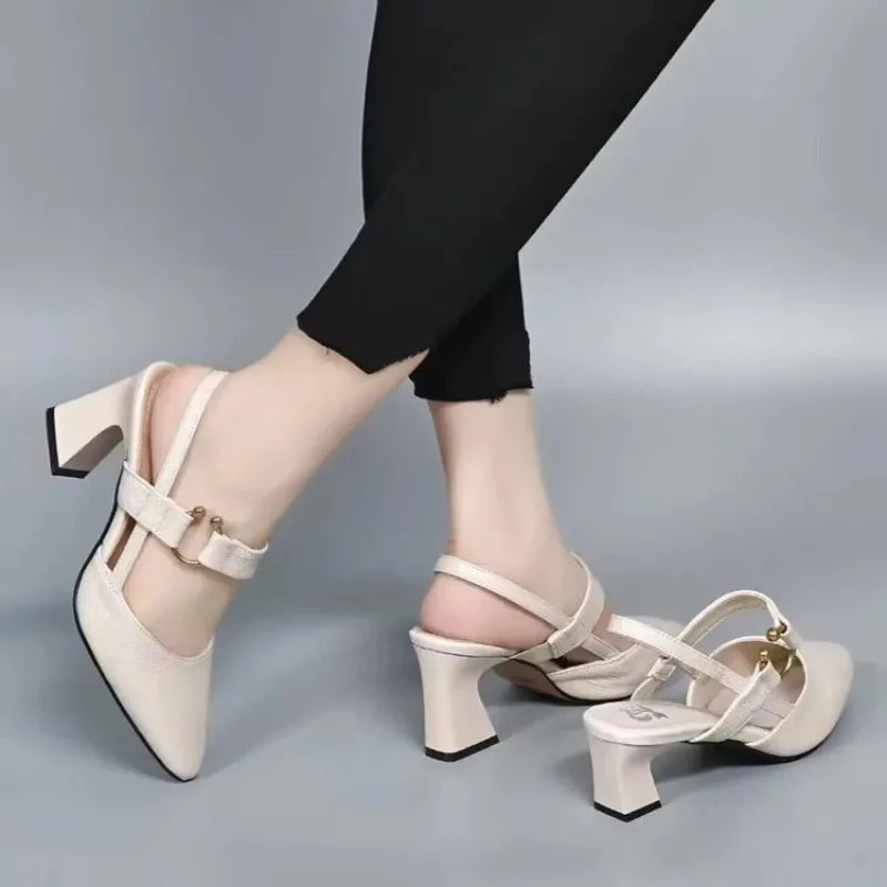 Divina – Zapatos de tacón grueso con pulsera elegante
