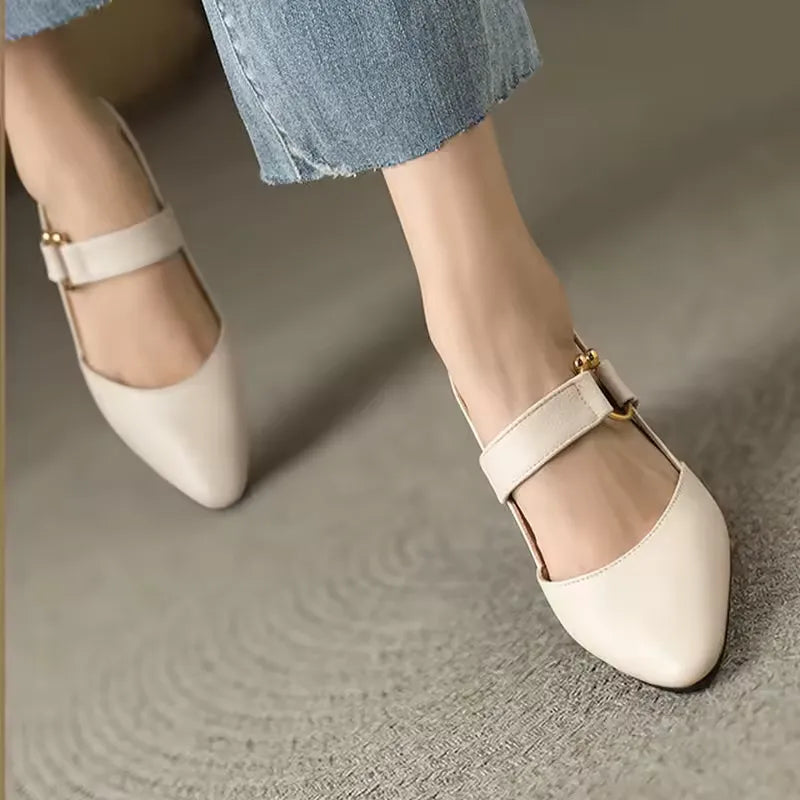 Divina – Zapatos de tacón grueso con pulsera elegante