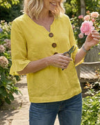 Sophia Blusas lisas de algodón y lino con botones de madera y volantes.